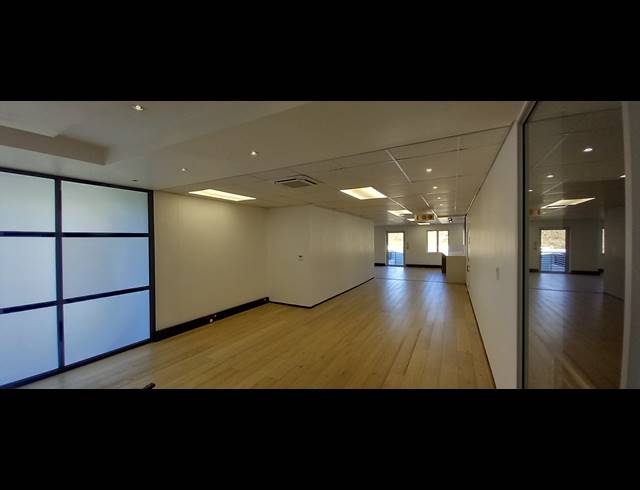 1,013M² OFFICE TO LET IN BRYANSTON